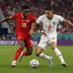 Pemain Kanada dan Maroko berebut bola pada laga babak 16 besar Piala Dunia 2026.
