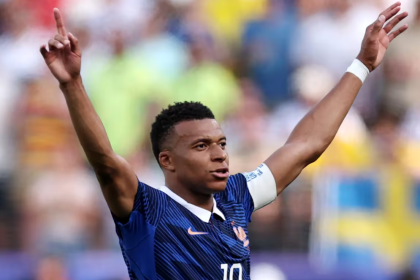 Kylian Mbappe merayakan gol bersama rekan setim Prancis pada pertandingan fase gugur Piala Dunia 2026.