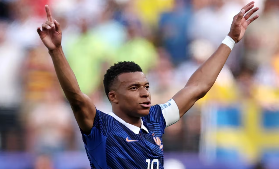 Kylian Mbappe merayakan gol bersama rekan setim Prancis pada pertandingan fase gugur Piala Dunia 2026.